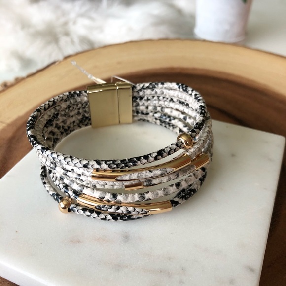 Snake 🐍 Print Bracelet - Picture 3 of 6